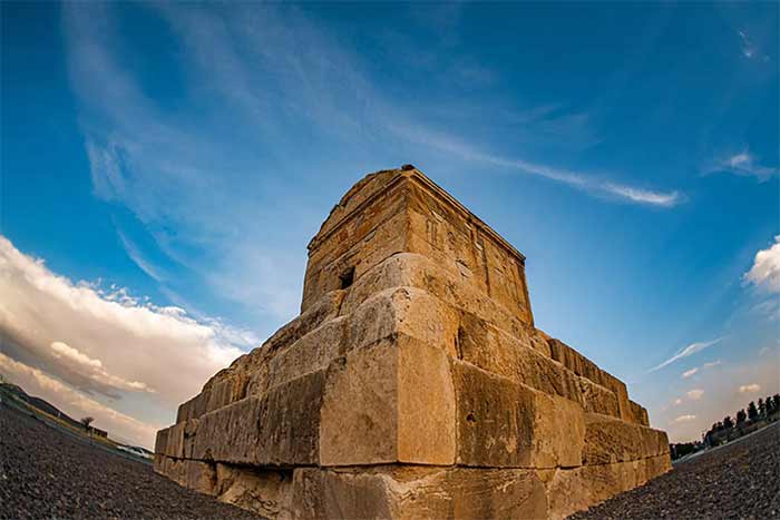 5 داستان جالب از پادشاهان ایران+ pdf کامل